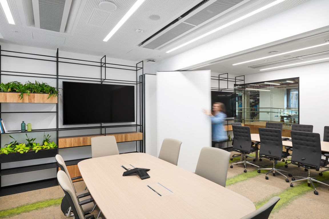 Meeting room in HB Reavis office, chilled beams