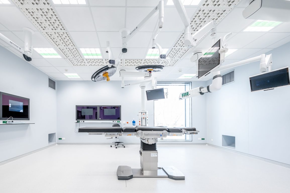 Nij Smellinghe hospital with new OR complex and Halton Vita OR Space solution
