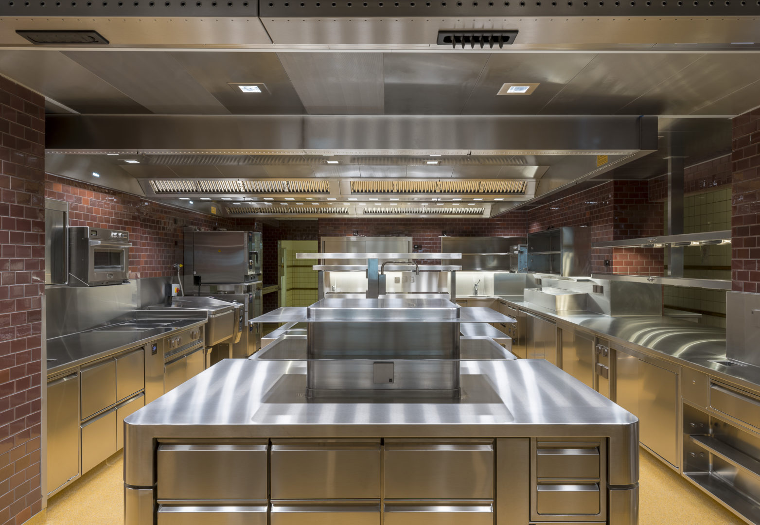 Grill Royal Berlin has chosen Halton Solutions for the ventilation of their kitchen